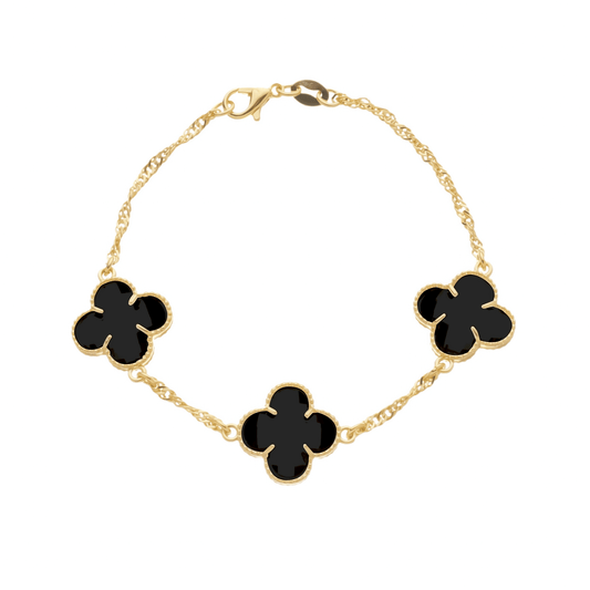 Pulseira dourada com trevos e zircônias pretas Aetheria em fundo branco