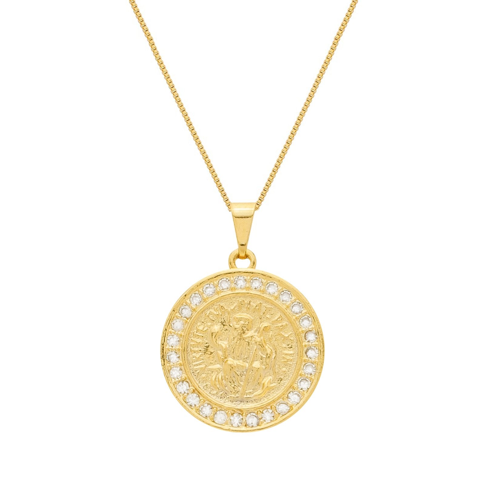 Colar dourado com medalha de São Miguel Arcanjo cravejada de zircônias, banho ouro 24K e tecnologia antialérgica em fundo branco