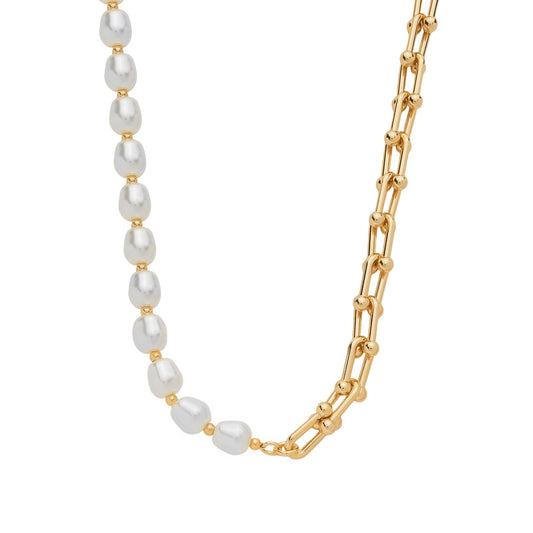 Colar Dourado de Corrente com Pérolas com fundo branco
