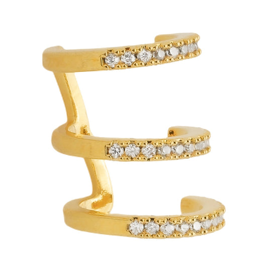 Piercing dourado de três argolas cravejado de zircônia com banho de ouro 24K e tecnologia antialérgica em fundo branco 