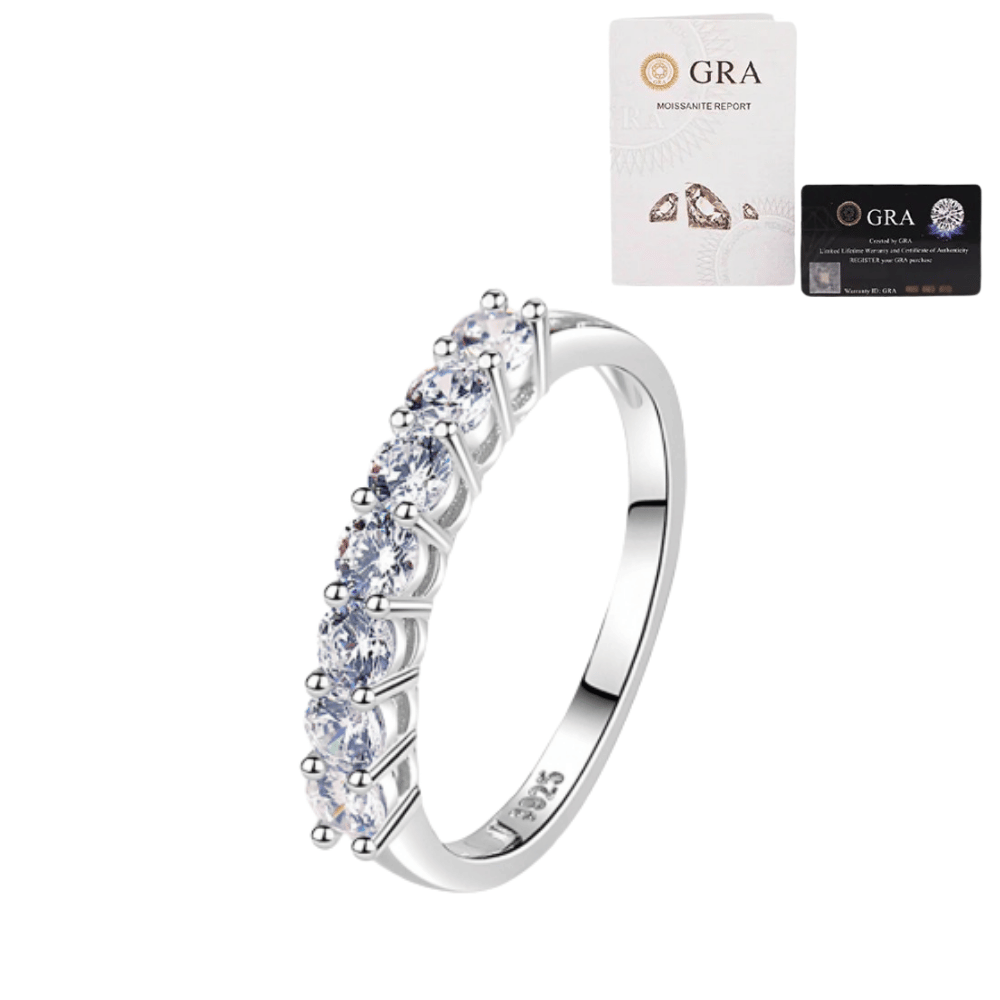 Anel meia aliança com 7 pedras de Moissanite em prata 925, vista frontal sobre fundo branco Certificado GRA